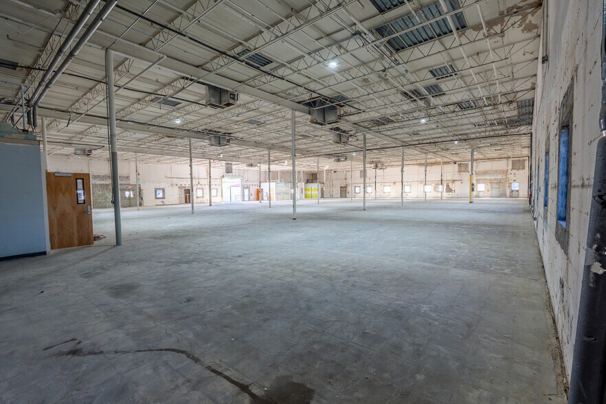 More Photos Of 2140 W Washington St, Orlando Distribution For Lease