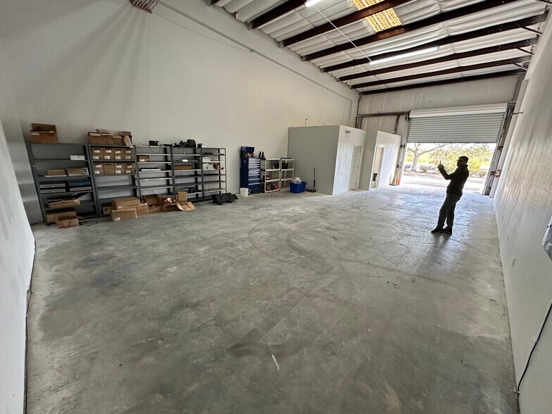 More Photos Of 1240-1260 Commons Ct, Clermont Light Manufacturing For Lease