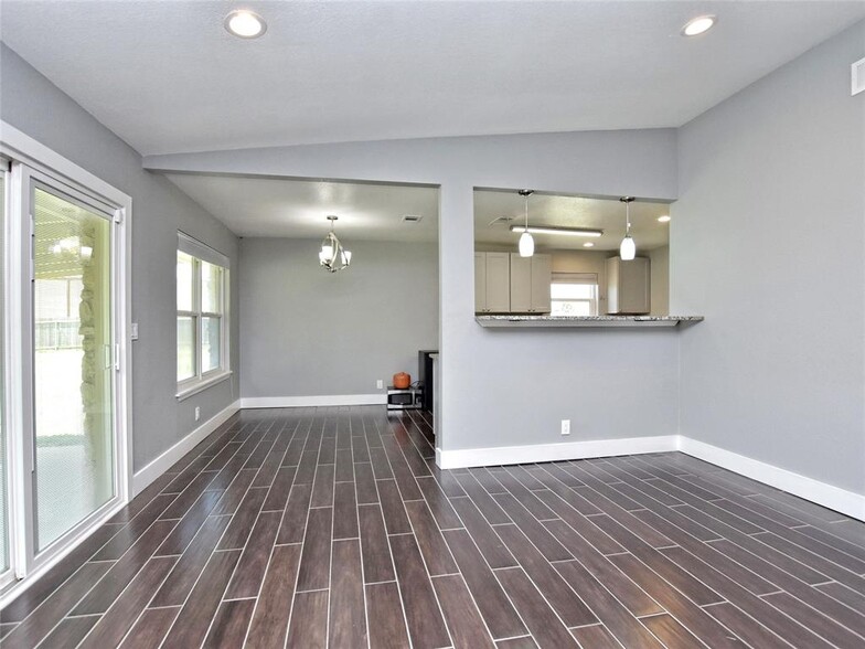 More Photos Of 1612 Shenandoah Dr, Cedar Park Warehouse For Sale