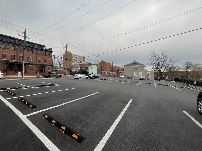 More Photos Of 503 Sophia St, Fredericksburg Freestanding For Lease