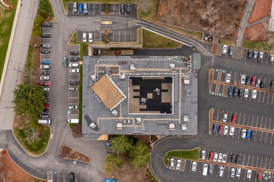 More Photos Of 15 Commonwealth Ave, Woburn Office For Lease