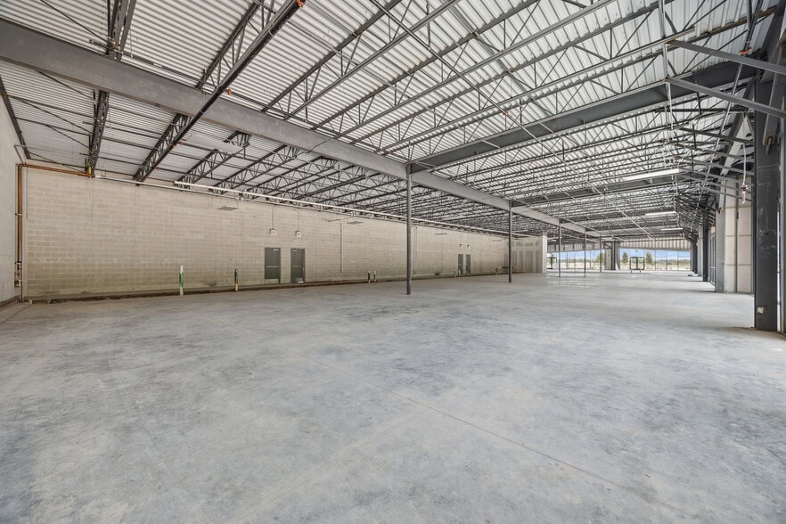More Photos Of 7710 FM 521, Rosharon Storefront For Lease