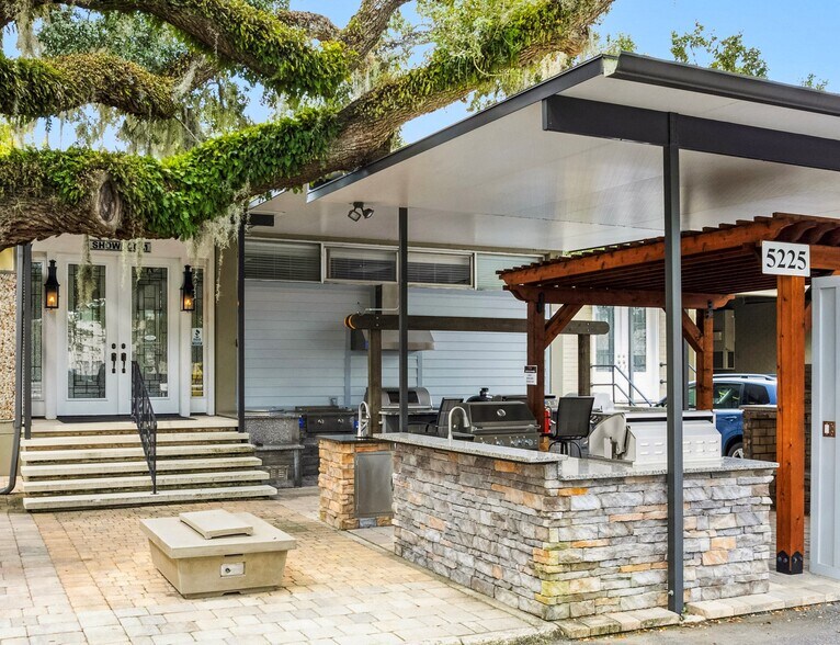 More Photos Of 5225 Edgewood Ct, Jacksonville Warehouse For Sale
