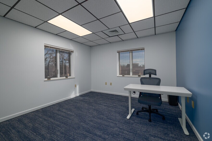 More Photos Of 1620 Asheville Hwy, Hendersonville Coworking Space