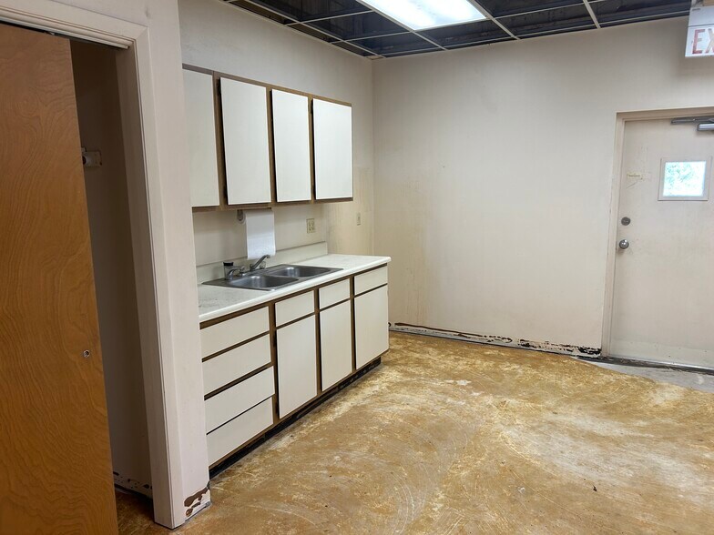 More Photos Of 925 SE 1st St, Pompano Beach Medical For Sale