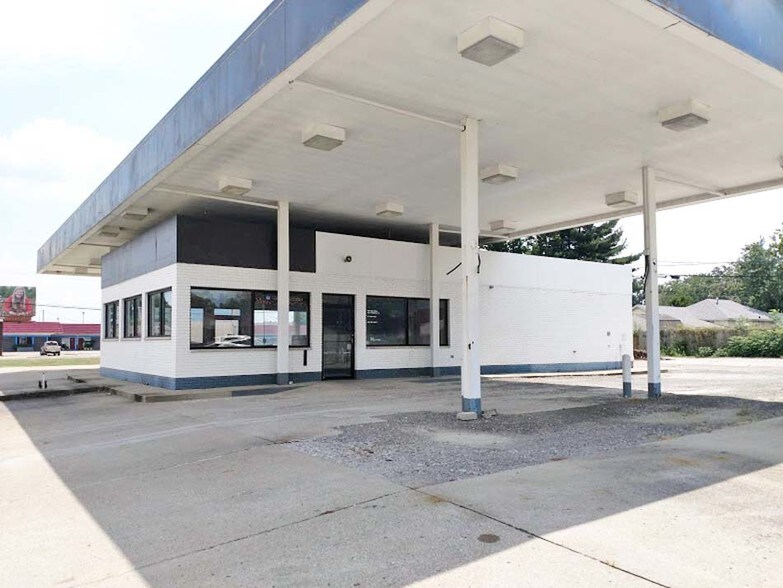 More Photos Of 1102 W Main St, West Frankfort Convenience Store For Sale