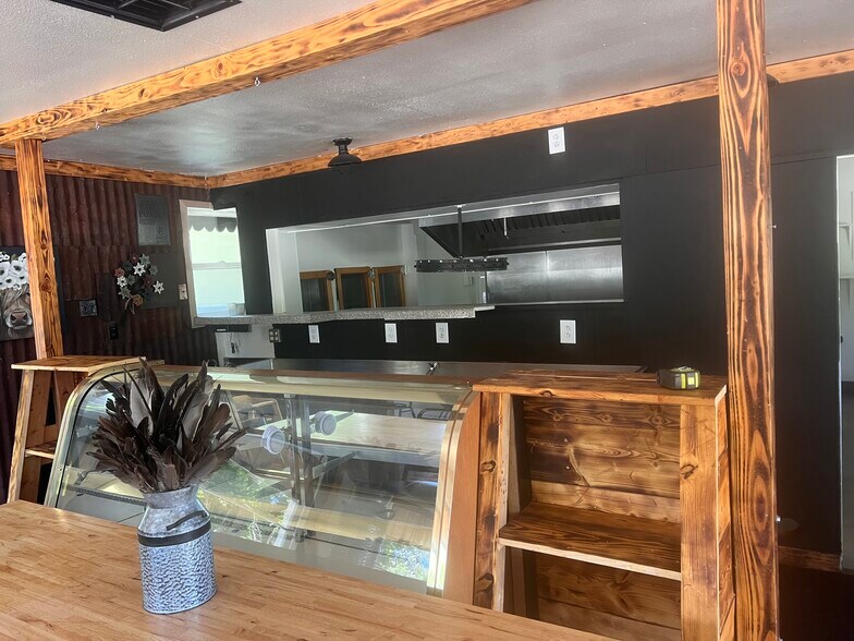 More Photos Of 930 S F St, Lakeview Restaurant For Sale