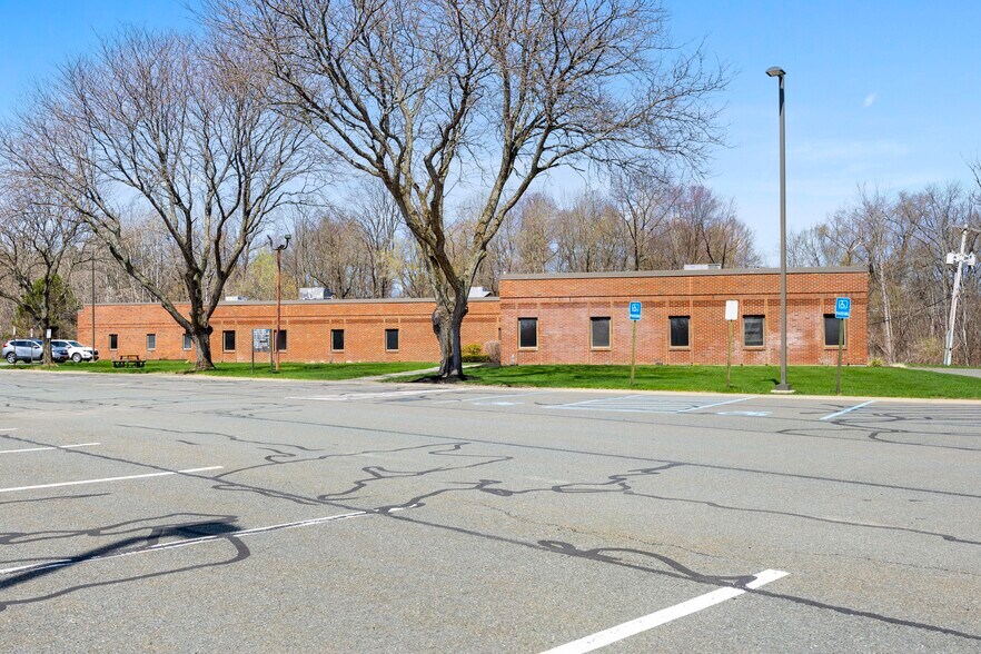 More Photos Of 930 Albany Shaker Rd, Latham Medical For Lease
