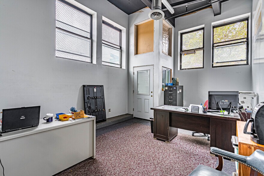 More Photos Of 161 Abington Ave, Newark Warehouse For Sale