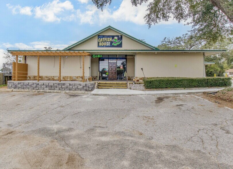 More Photos Of 131 New Warrington Rd, Pensacola Restaurant For Sale