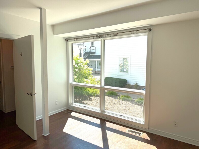 More Photos Of 475 Dunham Rd, St Charles Loft Creative Space For Lease