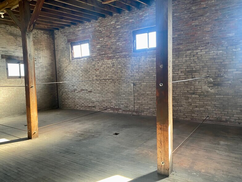 More Photos Of 260 W Stroud St, Randolph Warehouse For Sale