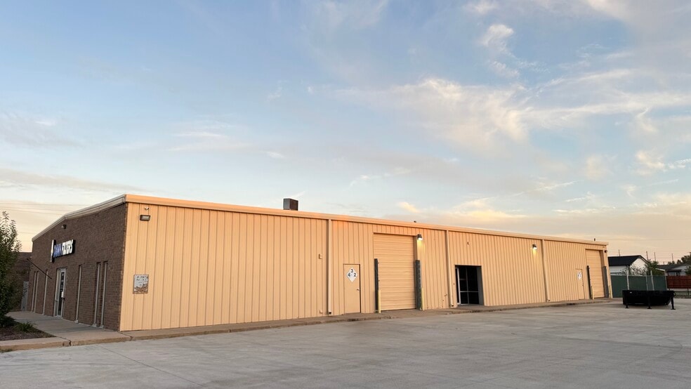 More Photos Of 2569 W Pawnee St, Wichita Warehouse For Sale