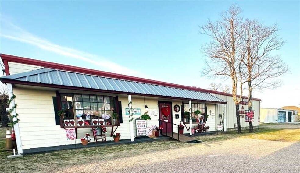 Primary Photo Of 1614 W Cameron Ave, Rockdale Freestanding For Sale
