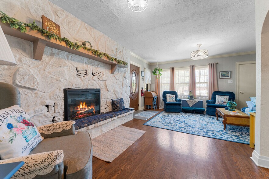 More Photos Of 500 S 2nd St, Branson Specialty For Sale