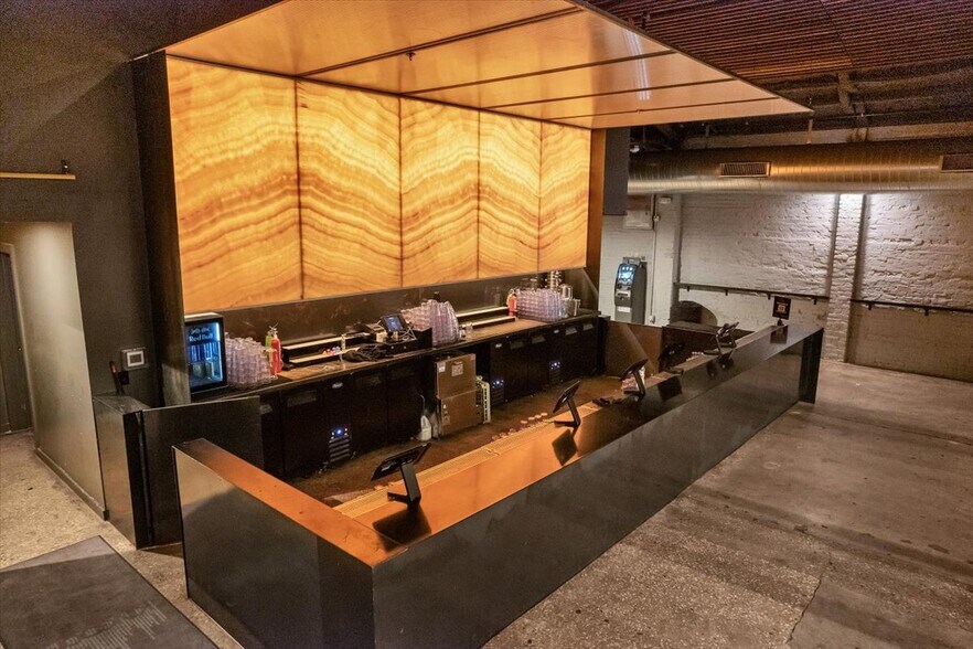 More Photos Of 505 E 7th St, Austin Freestanding For Sale