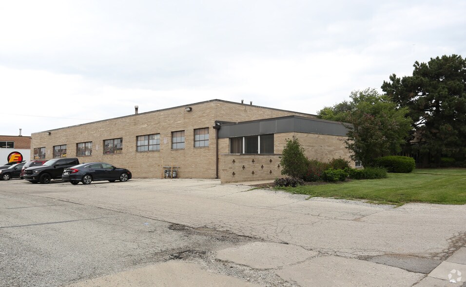 More Photos Of 2400-2420 Delta Ln, Elk Grove Village Warehouse For Lease