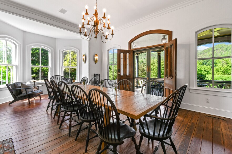 More Photos Of 204 Lawson St, Hot Springs Hotel For Sale