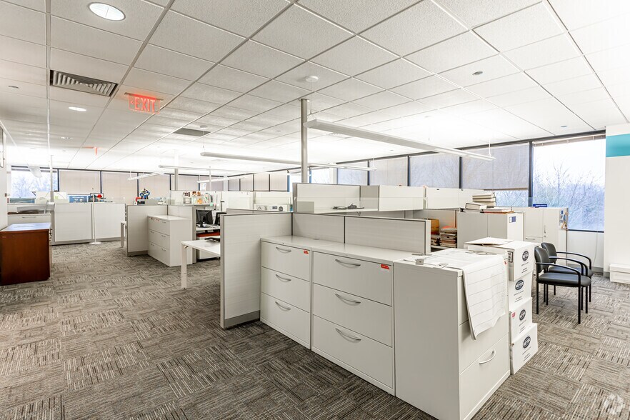 More Photos Of 200 Great Pond Dr, Windsor Office For Lease