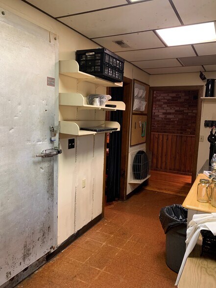 More Photos Of 10 Enfield St, Cincinnati Freestanding For Lease