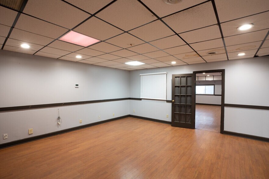More Photos Of 801 Forest Ave, Kansas City Unknown For Lease
