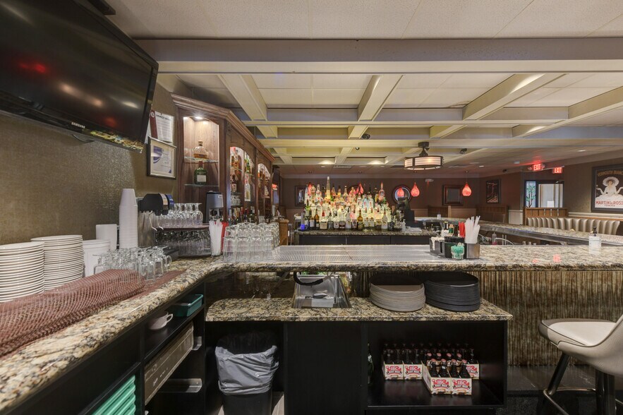 More Photos Of 502 Dixie Hwy, Beecher Restaurant For Sale