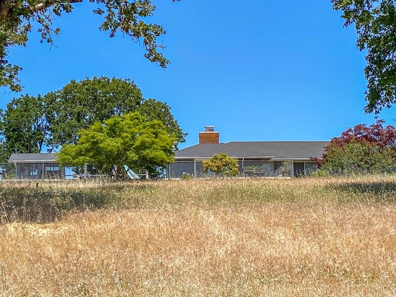 More Photos Of 8017 Old Highway 99 N, Roseburg Distribution For Sale