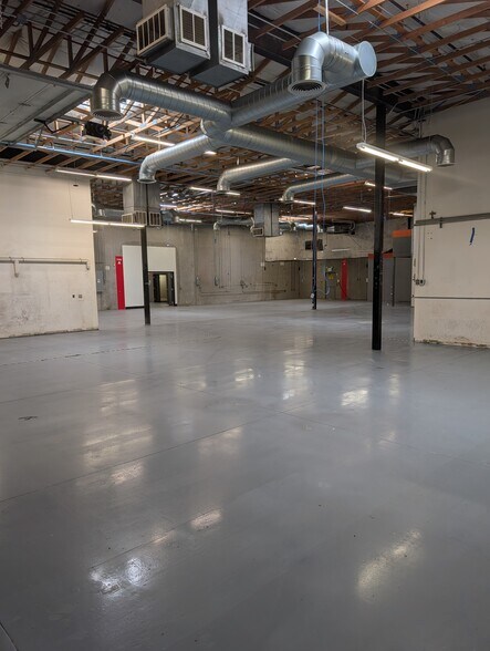 More Photos Of 649 W 9400 S, Sandy Warehouse For Lease