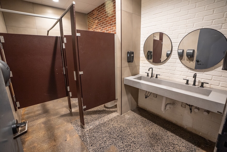 More Photos Of 319 York Rd, Towson Restaurant For Lease