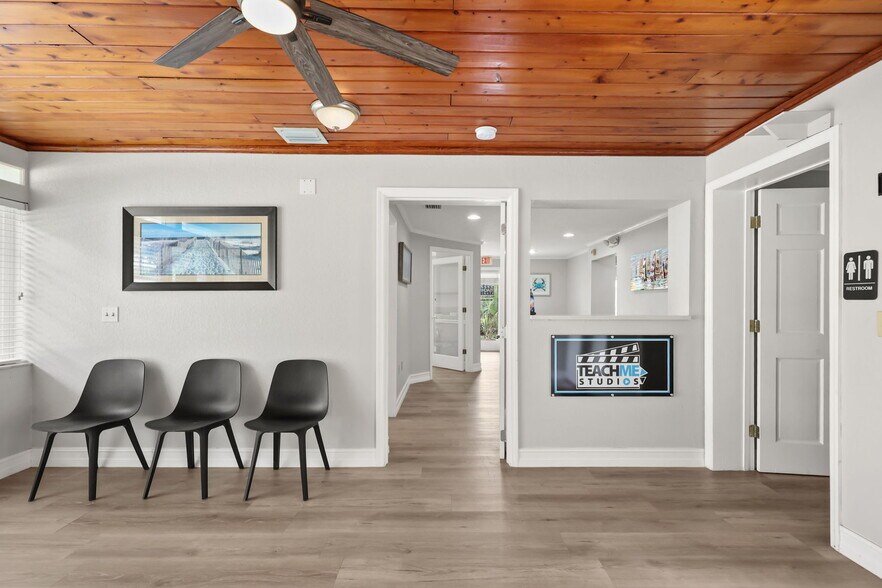 More Photos Of 104 S Clyde Ave, Kissimmee Office For Sale