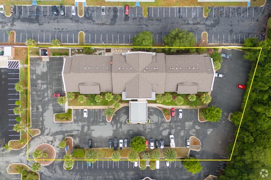 More Photos Of 1319 E King Ave, Kingsland Hotel For Sale