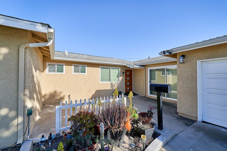 More Photos Of 618 Juniper Ave, Fullerton Assisted Living For Sale