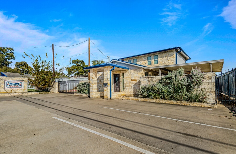 More Photos Of 618 S Belt Line Rd, Irving Office For Lease