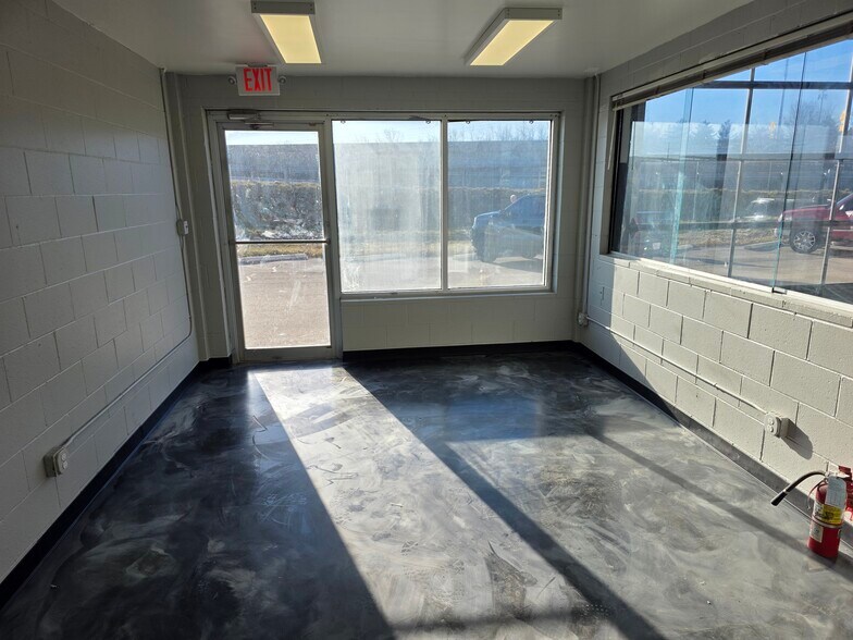 More Photos Of 2560-2580 Old Hwy 94 South Dr, Saint Charles Auto Repair For Lease