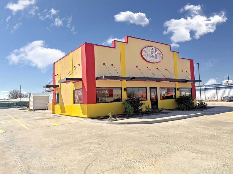 More Photos Of 106 College Ave, Levelland Restaurant For Lease