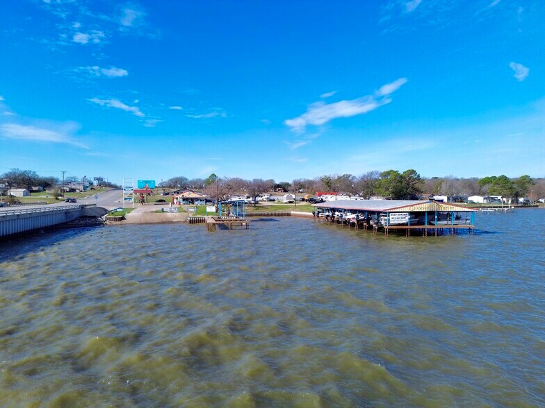 More Photos Of 1106 E Cedar Creek Pky, Seven Points Service Station For Sale