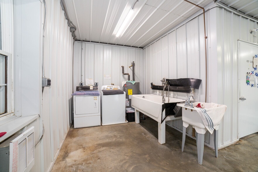 More Photos Of 102 Grove St, Chicopee Veterinarian Kennel For Sale