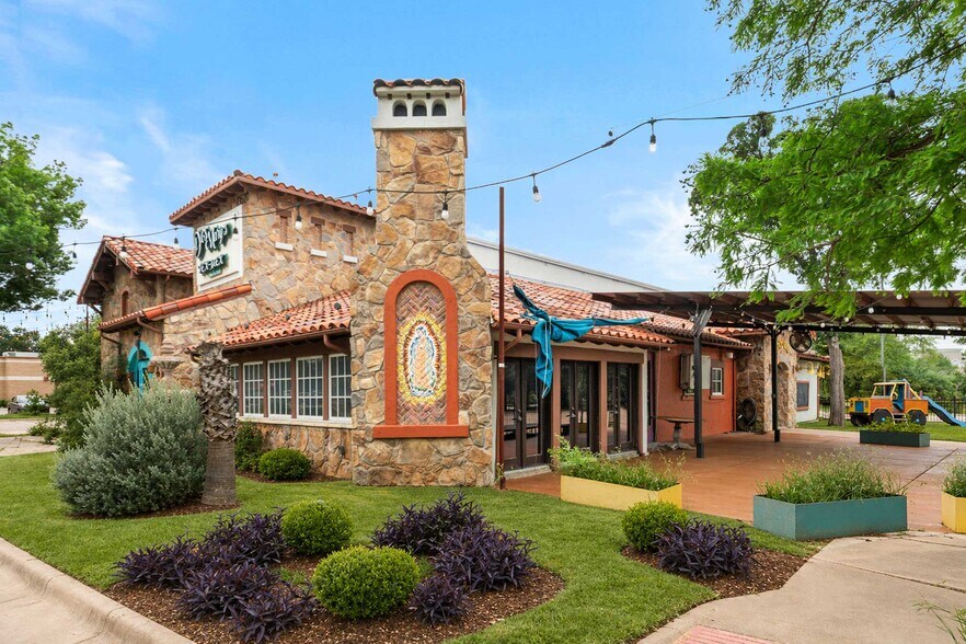 More Photos Of 11620 FM 620 N, Austin Restaurant For Sale