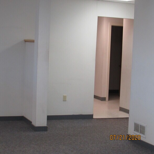 More Photos Of 457 Diller Ave, New Holland Warehouse For Lease