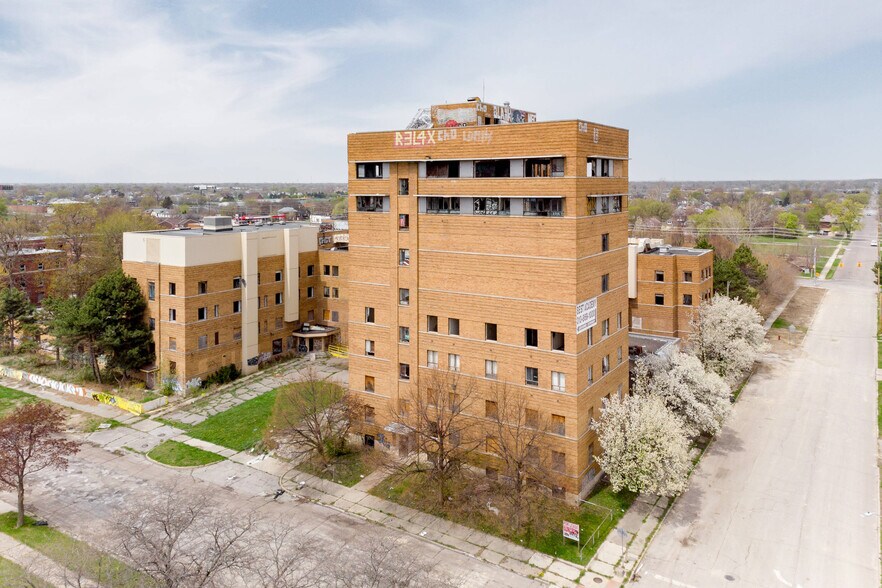 More Photos Of 200 Highland St, Highland Park Hospital For Sale