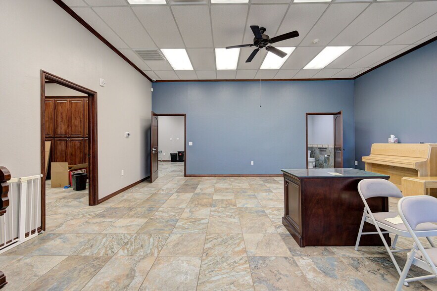 More Photos Of 6308 NW 39th Expy, Bethany Freestanding For Sale