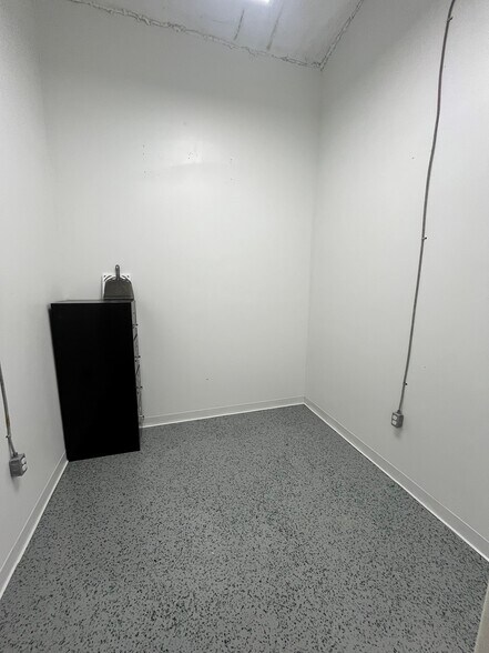 More Photos Of 2380 Simpson rd, Guthrie Flex For Lease
