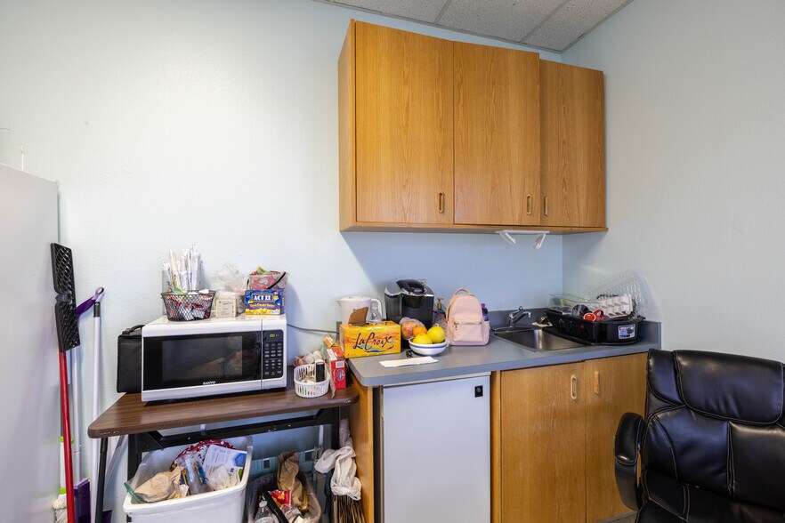 More Photos Of 729 Sunrise Ave, Roseville Medical For Lease