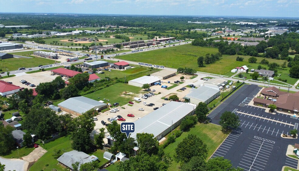 More Photos Of 1601-1623 Acorn Dr, Rogers Distribution For Lease