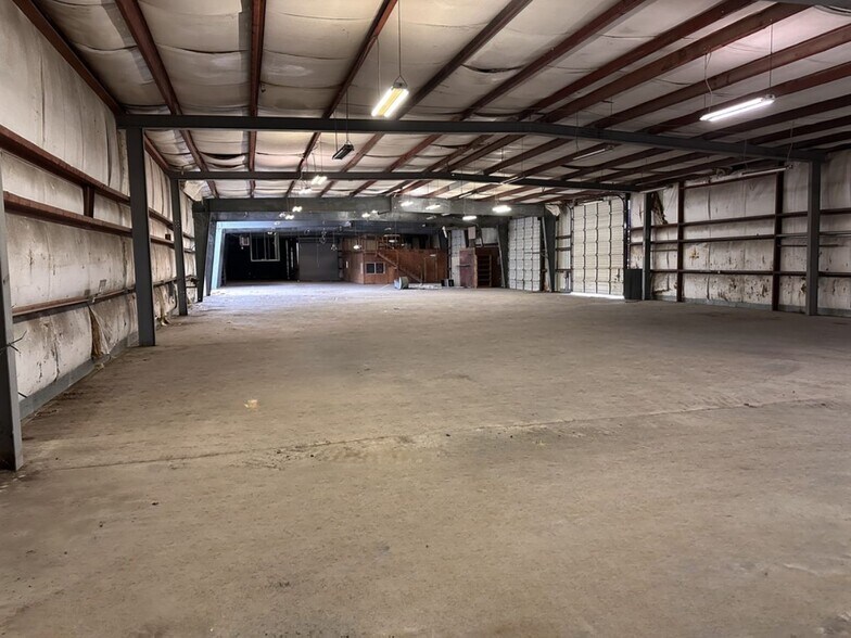 More Photos Of 16137 FM 624, Robstown Warehouse For Lease
