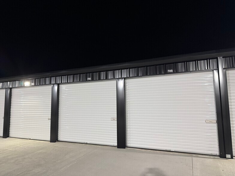 More Photos Of 1308 Adair Ct SW, Cedar Rapids Self Storage For Sale