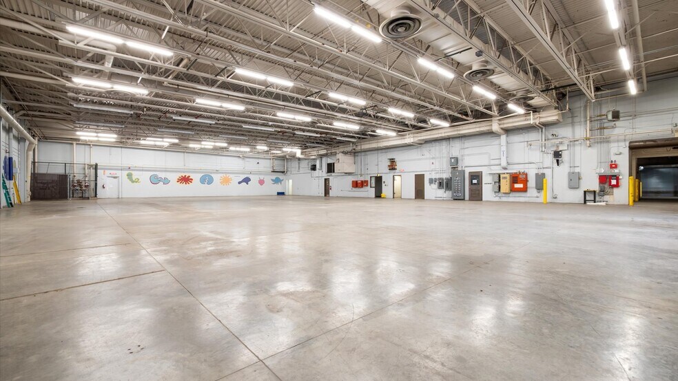 More Photos Of 22 N 1st St, Newark Light Distribution For Lease