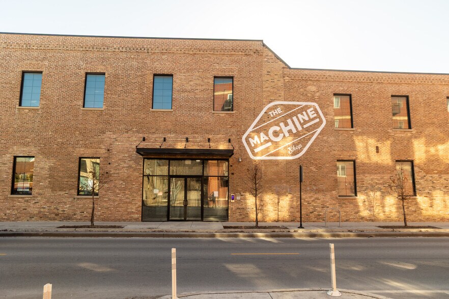 More Photos Of 2145 W Grand Ave, Chicago Showroom For Lease