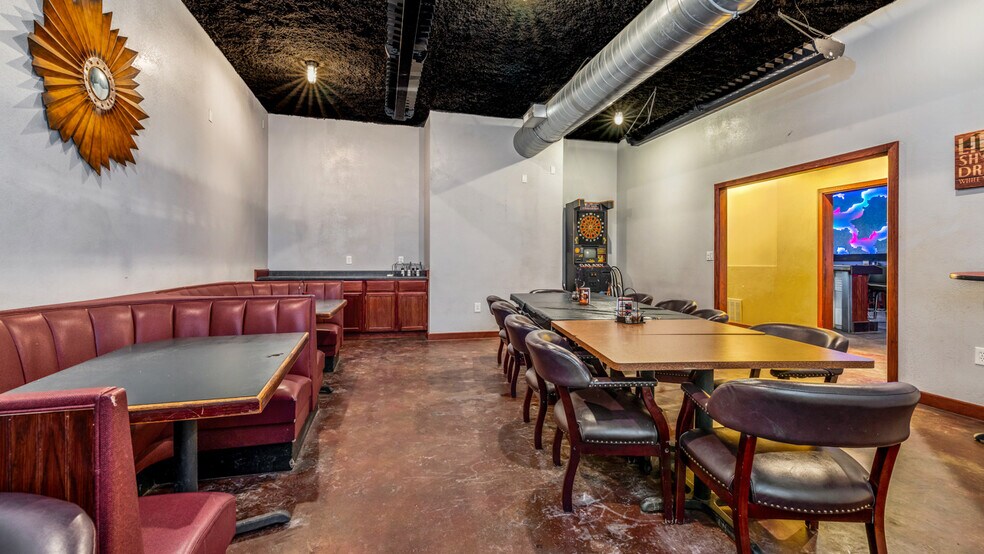 More Photos Of 207 E Hughitt St, Iron Mountain Restaurant For Sale