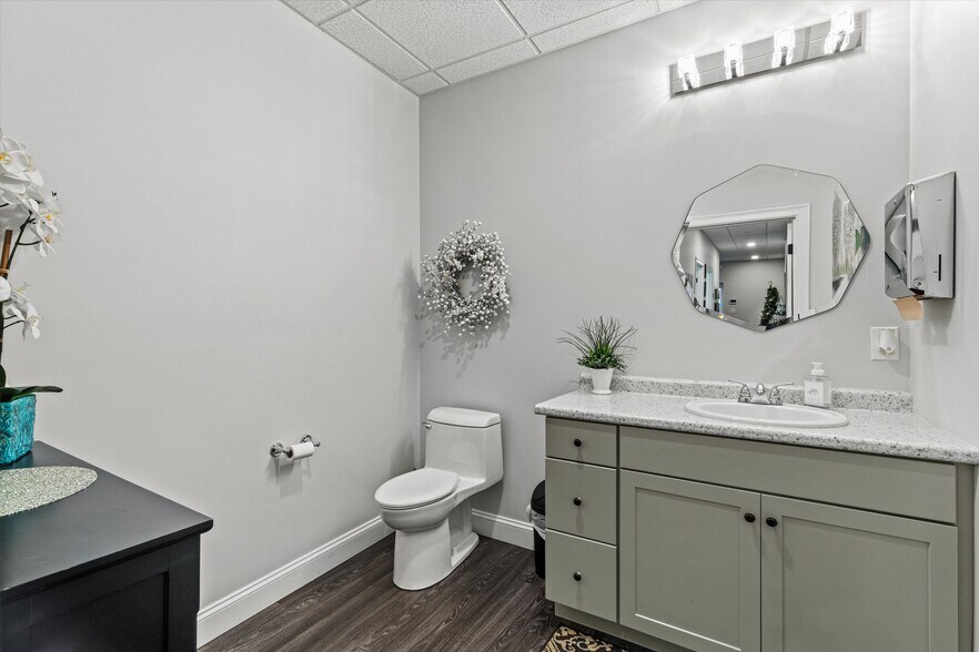 More Photos Of 1794 Bridge St, Dracut Storefront For Sale